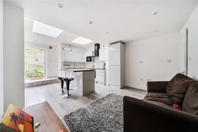 Photo 3 — Homesdale Road, Bromley, BR1