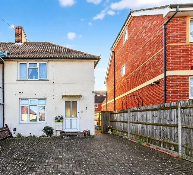 Central Road, Morden, photo 1