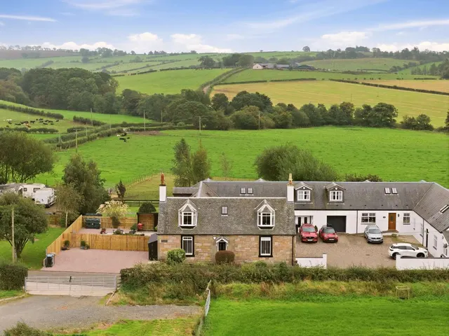 The Farmhouse, Friendliehead Farm, KA5, photo 1