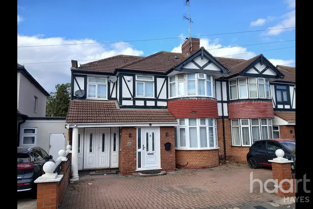 4 bedroom house, Delamere Road, UB4