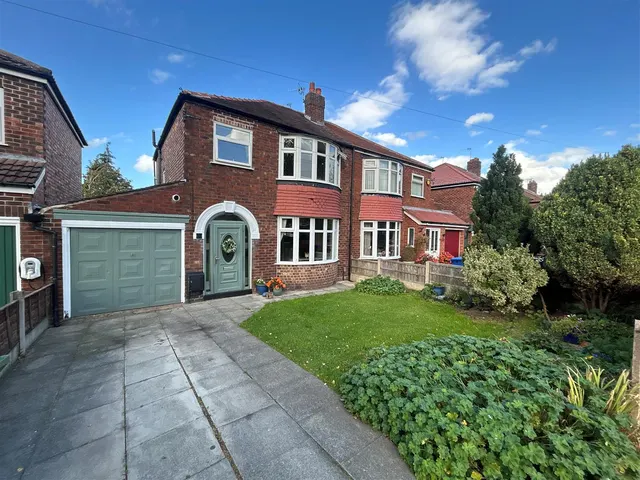 Bradshaw Hall Lane, Heald Green, photo 1