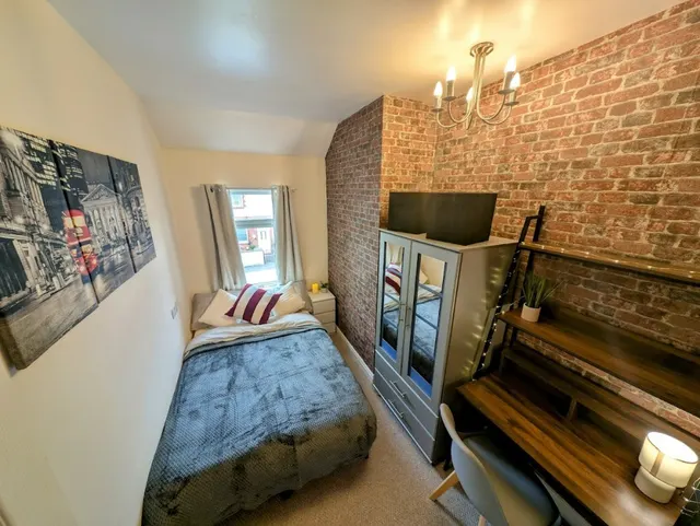 Hatrell Street, Newcastle-Under-Lyme, ST5, photo 2