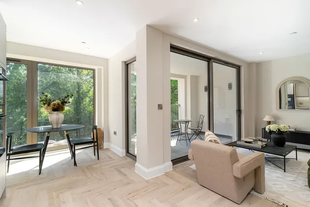 1 Smitham Bottom Lane, Purley CR8 3DE, photo 1