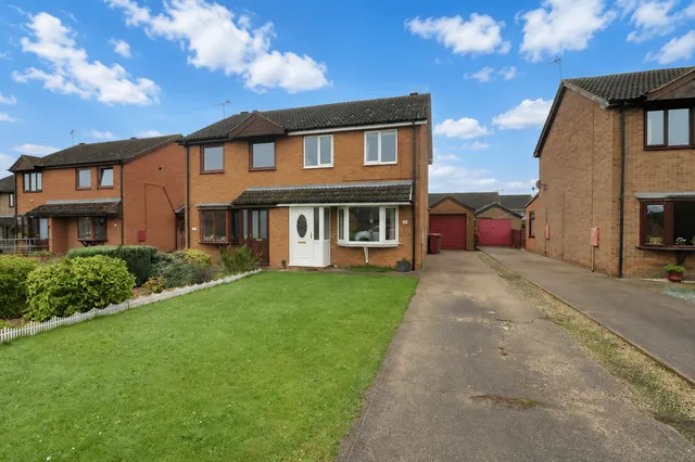 Town Hill, Broughton, DN20, photo 1