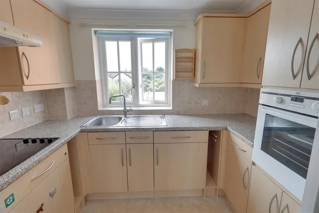 Daffodil Court, Newent, GL18, photo 3