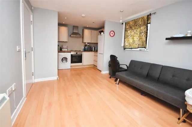 Pine Street, Aylesbury, HP19, photo 2