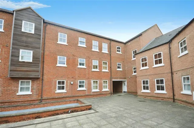Pine Street, Aylesbury, HP19, photo 1