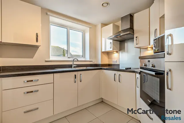 St. Marys Road, Hayling Island, PO11, photo 2