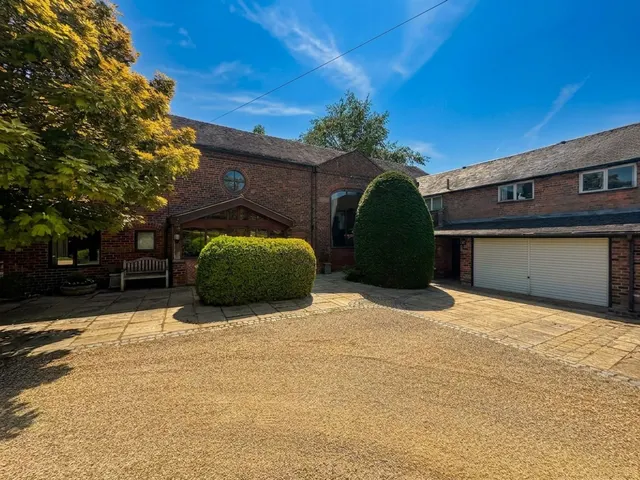 Davenport Mews, Congleton, photo 1