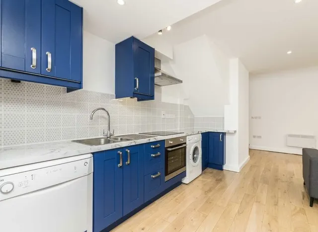 Photo 3 — Kepler Road, Clapham, SW4