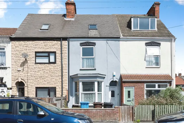 Alexandra Road, Hull, photo 1