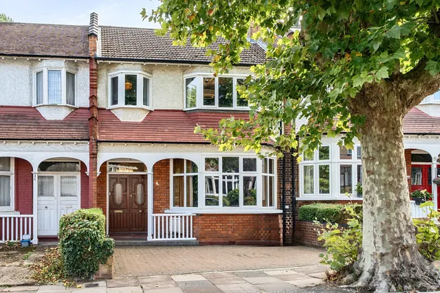 Woodberry Avenue, London, N21, photo 1