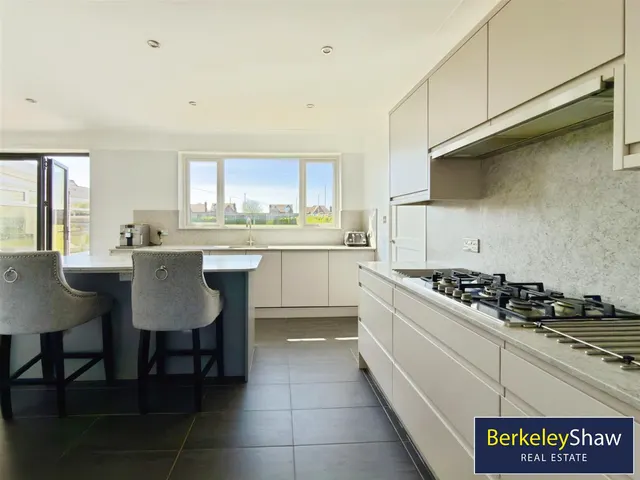 Spinney Crescent, Blundellsands, L23, photo 3