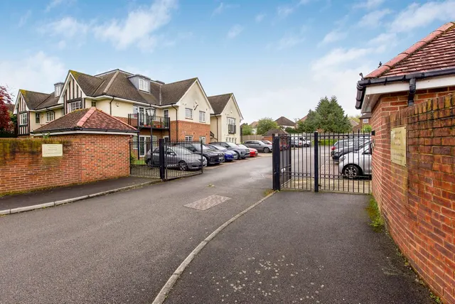 Fairfield Road, Uxbridge, photo 1