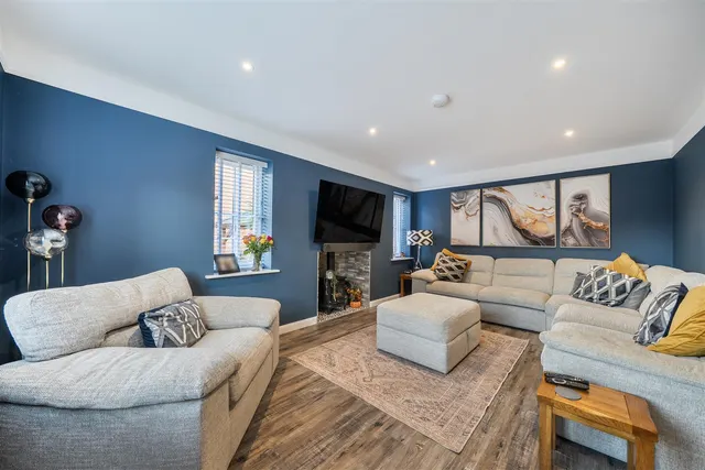 Photo 2 — Hope Lodge Close, Fareham