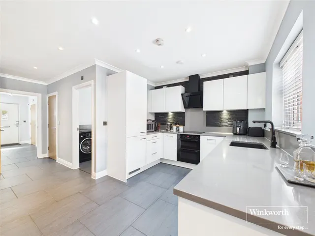 Faringdon Road, Earley, RG6, photo 1