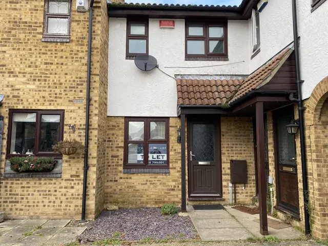 Merleburgh Drive Kemsley, Sittingbourne, Kent ME10 2RW, photo 1