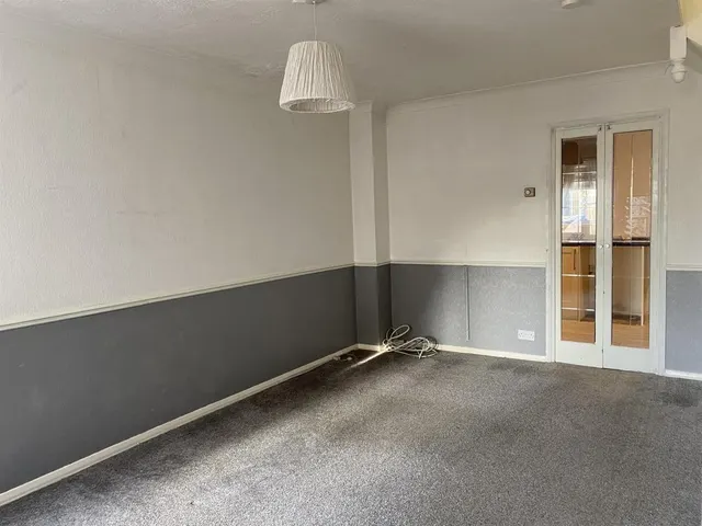 Photo 2 — Merleburgh Drive Kemsley, Sittingbourne, Kent ME10 2RW