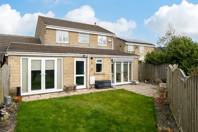 Photo 2 — Thorndene Way, Bradford BD4 0SW