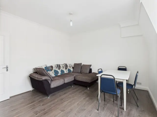 London, NW6, photo 3