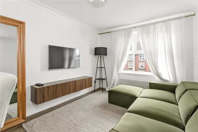 Portland Road, London, N15, photo 1