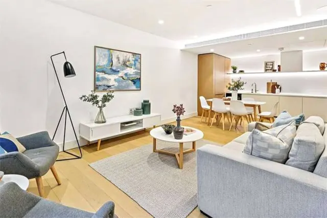 Rathbone Square, Evelyn Yard, W1T, photo 1