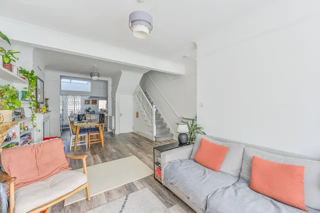 Photo 3 — 13 Mossbury Road, London