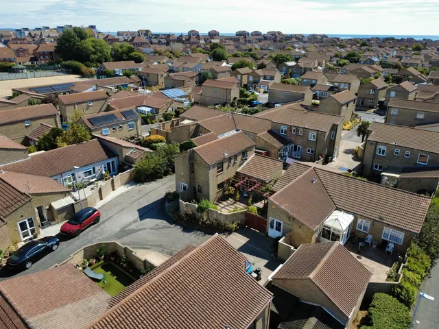 Gardner Close, Eastbourne, photo 1