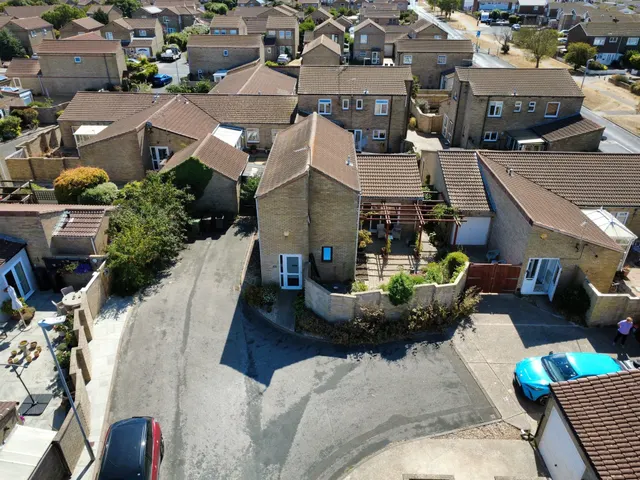 Photo 2 — Gardner Close, Eastbourne