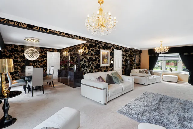 Photo 3 — 72 Douglas Muir Drive, Milngavie, G62 7RJ