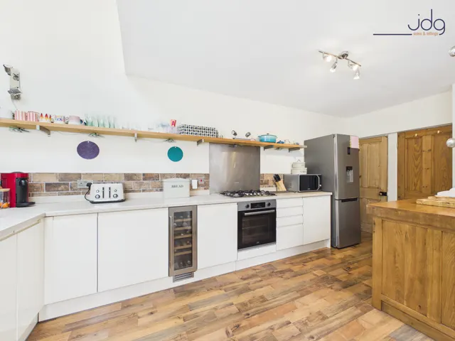 Dumbarton Road, Beautiful Kitchen Extension, LA1, photo 2