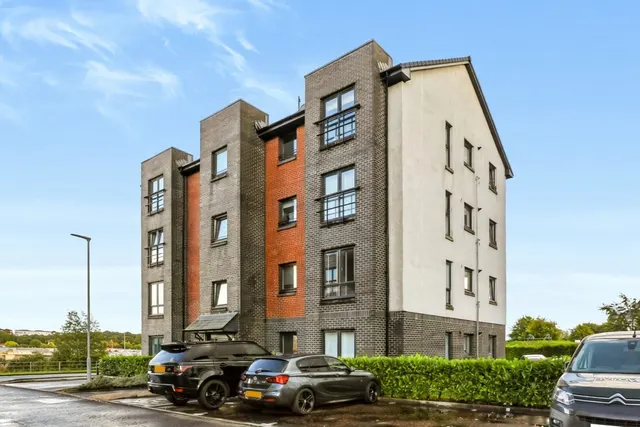 Lapwing Drive, Renfrew, photo 1