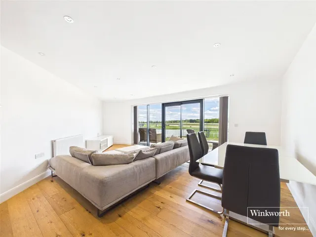Racecourse Road, Newbury, RG14, photo 3