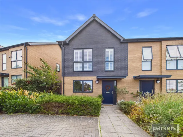 Sutton Close, Earley, RG6, photo 1