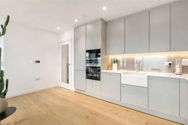Upper Richmond Road, Putney, London, SW15 2FU, photo 1