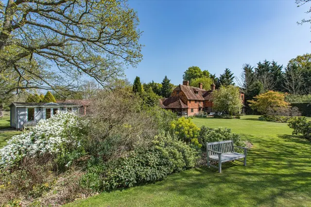Crockham Hill, Edenbridge, TN8, photo 1