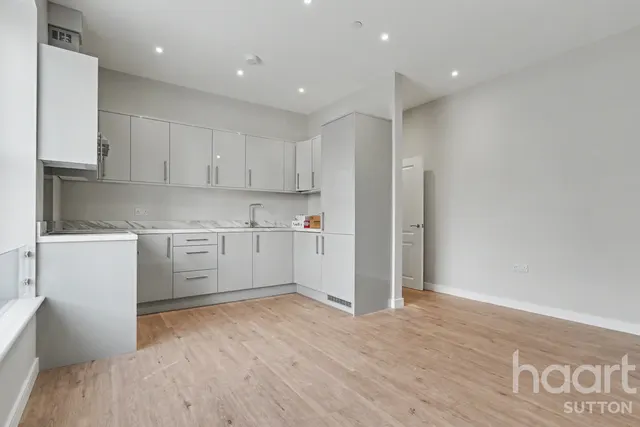 Sutton Court Road, SM1, photo 1