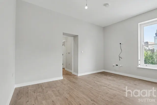 Sutton Court Road, SM1, photo 2