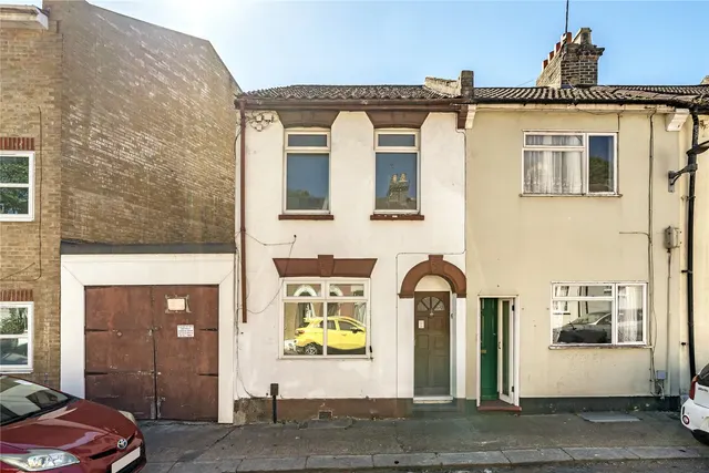 Lester Road, Chatham, Kent, ME4 5NP, photo 1