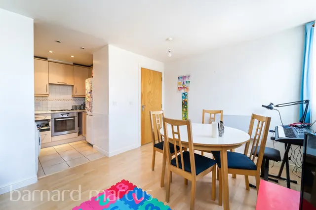 High Street, Feltham, TW13, photo 3