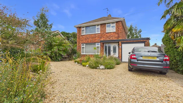 Photo 2 — Fir Avenue, Bourne, PE10