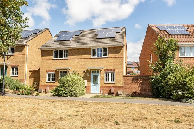 Westfield Road, Portchester, photo 1