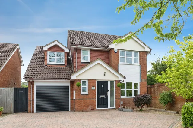 Rosemullion Avenue, Tattenhoe, Milton Keynes, photo 1