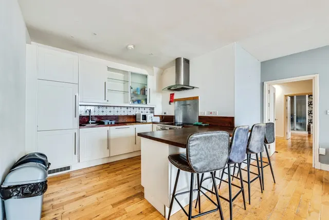 Farnsby Street, Swindon, SN1, photo 2