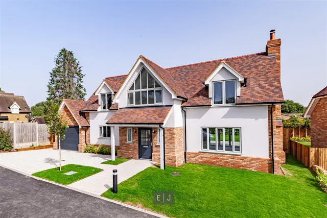 Photo 2 — Clovis Close, Loughton