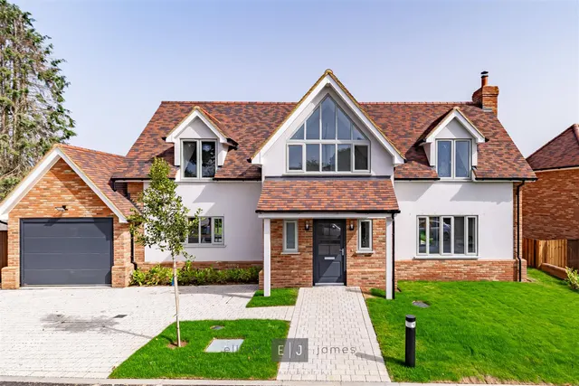 Clovis Close, Loughton, photo 1