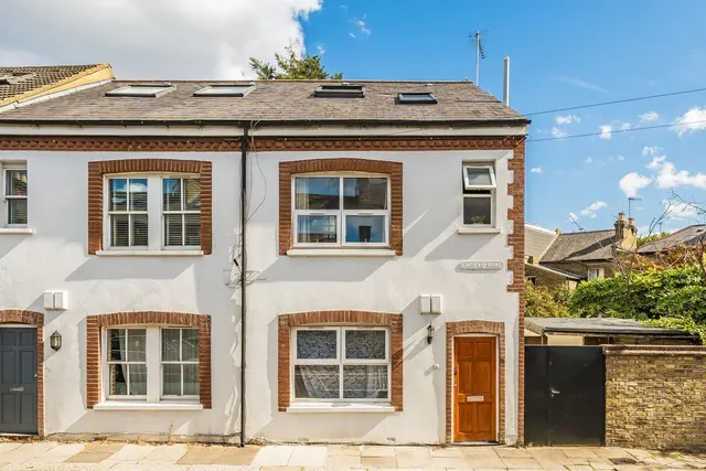 Enfield Road, TW8, photo 1