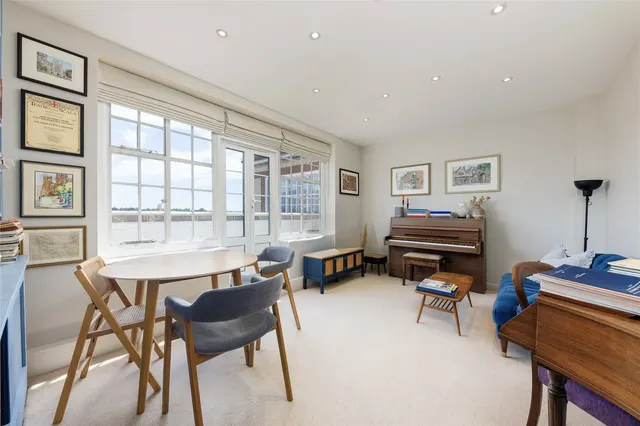 Photo 2 — Swan Court, Chelsea Manor Street, London, SW3
