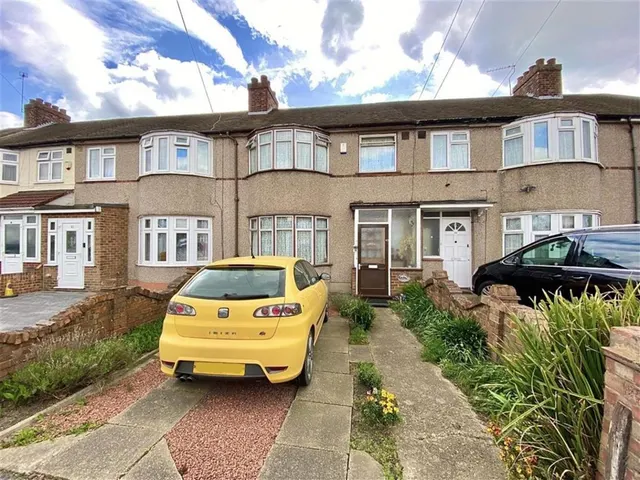 Bourne Avenue, Hayes, Middlesex, UB3 1QN, photo 1
