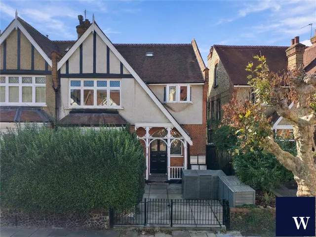 Woodside Grove, Finchley, N12, photo 1